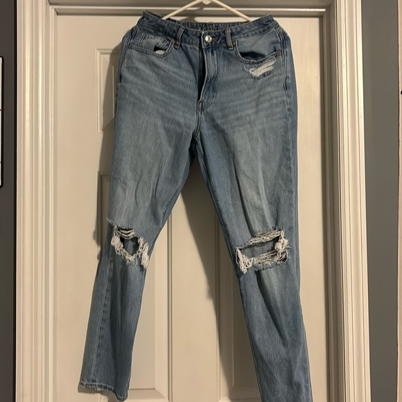 American Eagle Outfitters Denim - Size 4 Mom Jeans